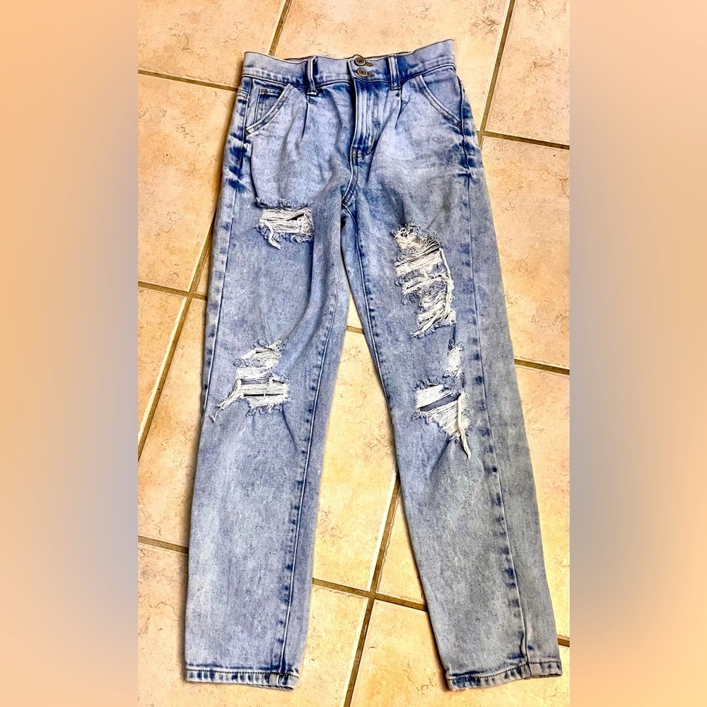 SO Kohls High Rise Distressed Mom Jeans Light Wash Ripped Grunge Denim Size 0/24